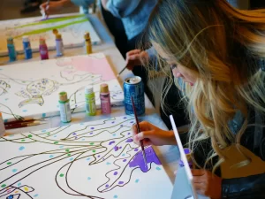 girl-painting-on-canvas