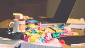 table-with-colored-art-papers