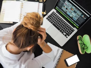girl-using-laptop-in-desk