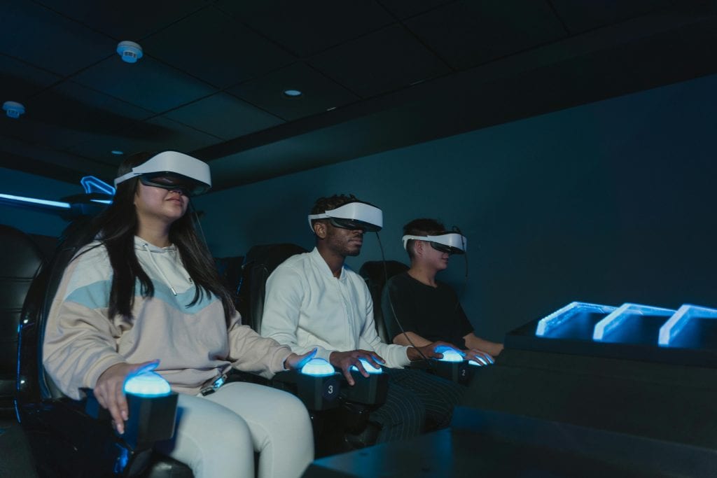 mens and women with virtual reality